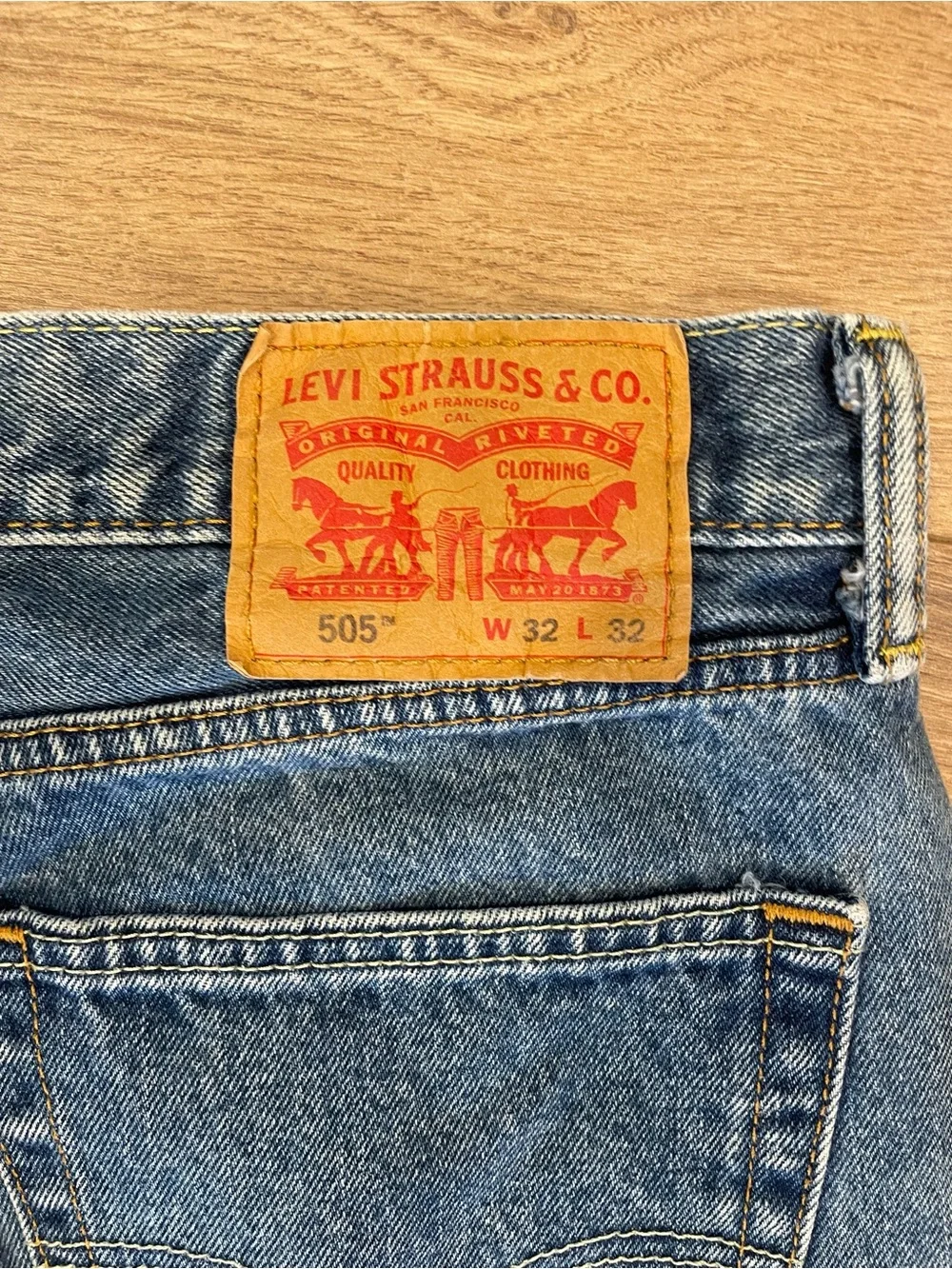 Men's Levi’s Straight Fit Jeans in Medium Blue
